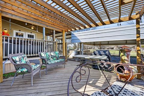 Photo of 811 SW 21st Street, Mineral Wells, TX 76067 (MLS # 21197315)