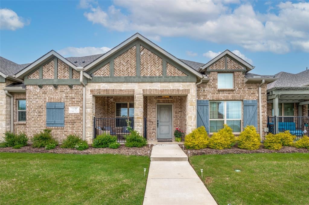 1130 Foxglove Lane