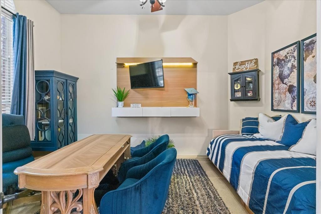 1137 Versailles Avenue