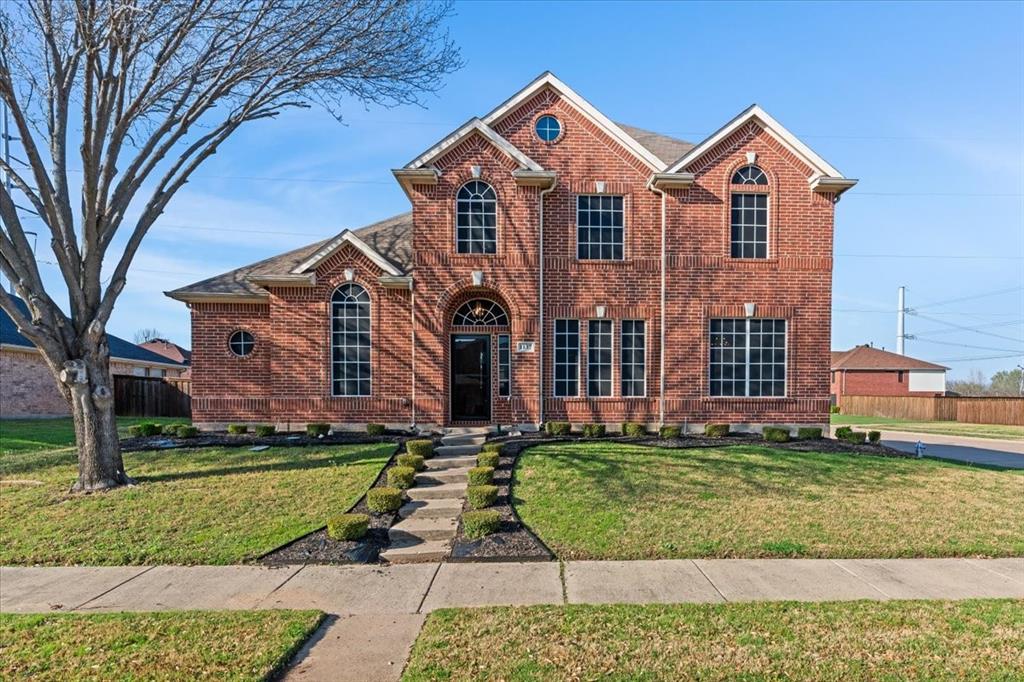 1137 Versailles Avenue