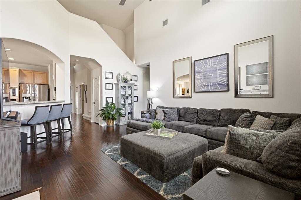 1137 Versailles Avenue