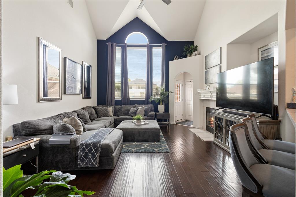 1137 Versailles Avenue