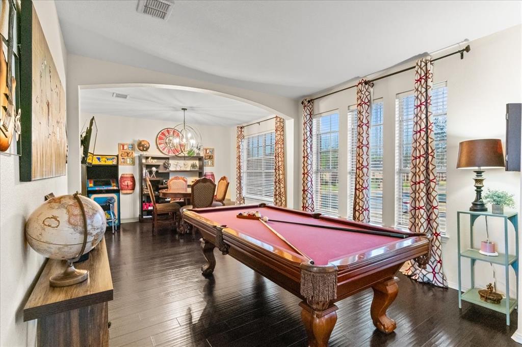 1137 Versailles Avenue