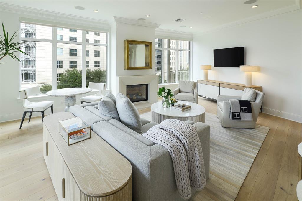 2555 N Pearl Street 505