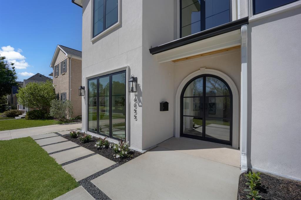 6055 Ellsworth Avenue