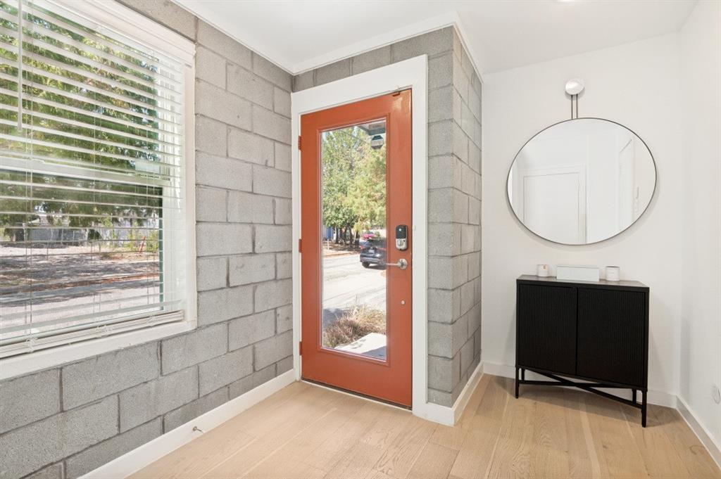 427 W 10th Street 201