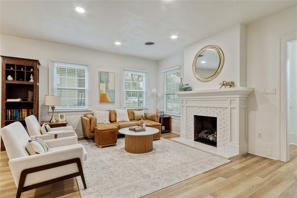 4601 Collinwood Avenue