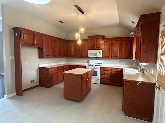 2604 Whispering Oaks