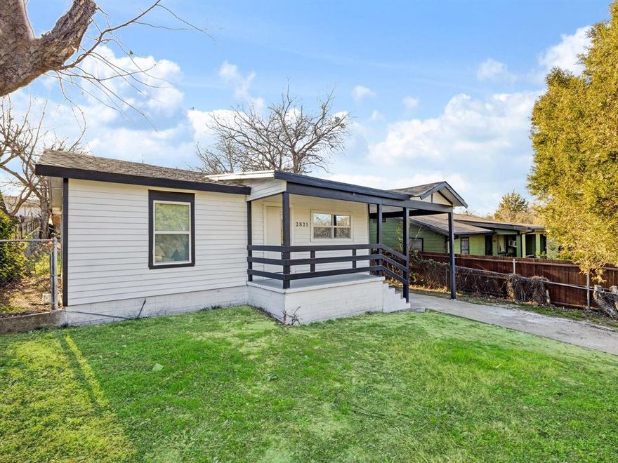 Welcome to this beautifully remodeled and move-in ready home located in the heart of Fort Worth! This charming 3-bedroom, 1-bath property has been thoughtfully updated and is ready for its new owner. Enjoy fresh finishes, modern touches, and a functional layout perfect for comfortable living. Ideal for first-time buyers or investors looking for a turnkey opportunity. Conveniently located near major highways, shopping, and dining. Seller is motivated and open to reviewing all reasonable offers.