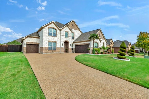 Photo of 9810 Clubhouse Circle, Rowlett, TX 75089 (MLS # 21383480)
