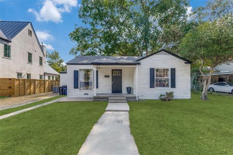 Photo of 852 Northwood Road, Fort Worth, TX 76107 (MLS # 21198100)
