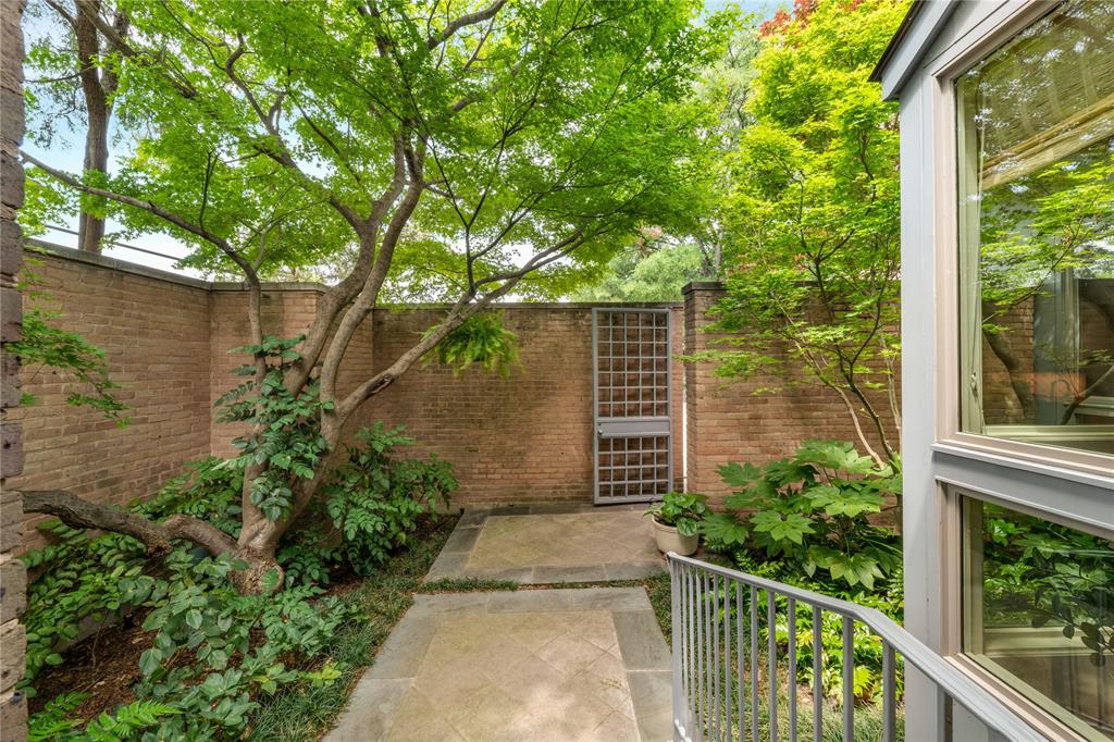 12102 Vendome Place