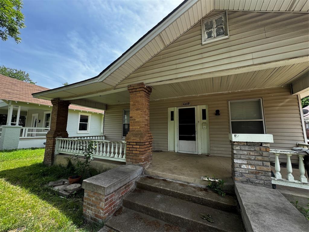1205 W Arlington Avenue