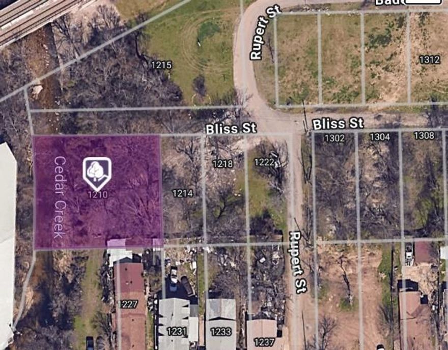 Beautiful Lot in the heart of revitalization. Close to the Dallas Zoo.   Come build your dream home.  New construction and renovation all around this area. Property is adjacent to city  park - Tama.  Mature trees and easy commute to down town.  Lot backs to waterway.   Seller does not have survey buyer will need to get one.