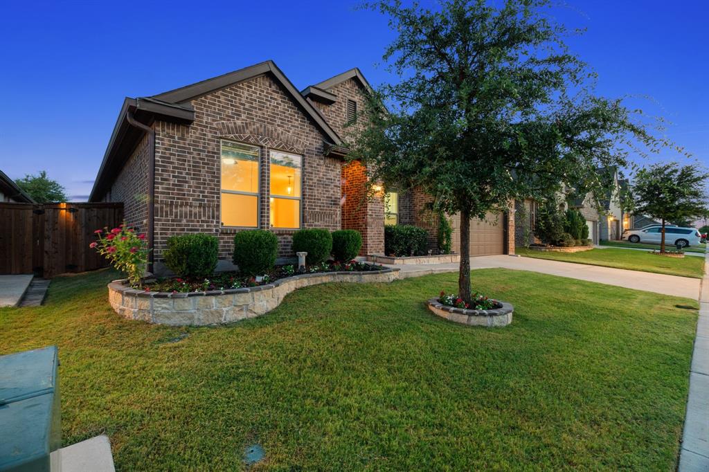 1833 Sebright Trail