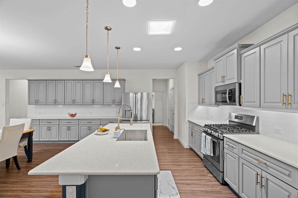 1833 Sebright Trail