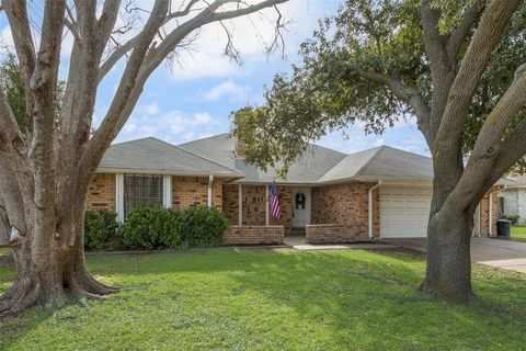 449 Meadowhill Drive Benbrook TX 76126
