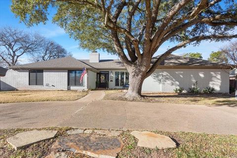 Photo of 304 Trailwood Drive, Woodway, TX 76712 (MLS # 21172948)