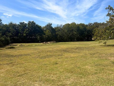 Photo of 316 Market Street, Eddy, TX 76524 (MLS # 21091137)