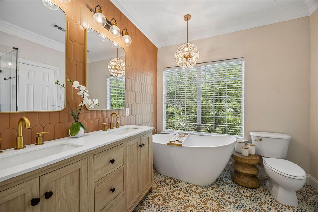 VERSAILLES II - Residential