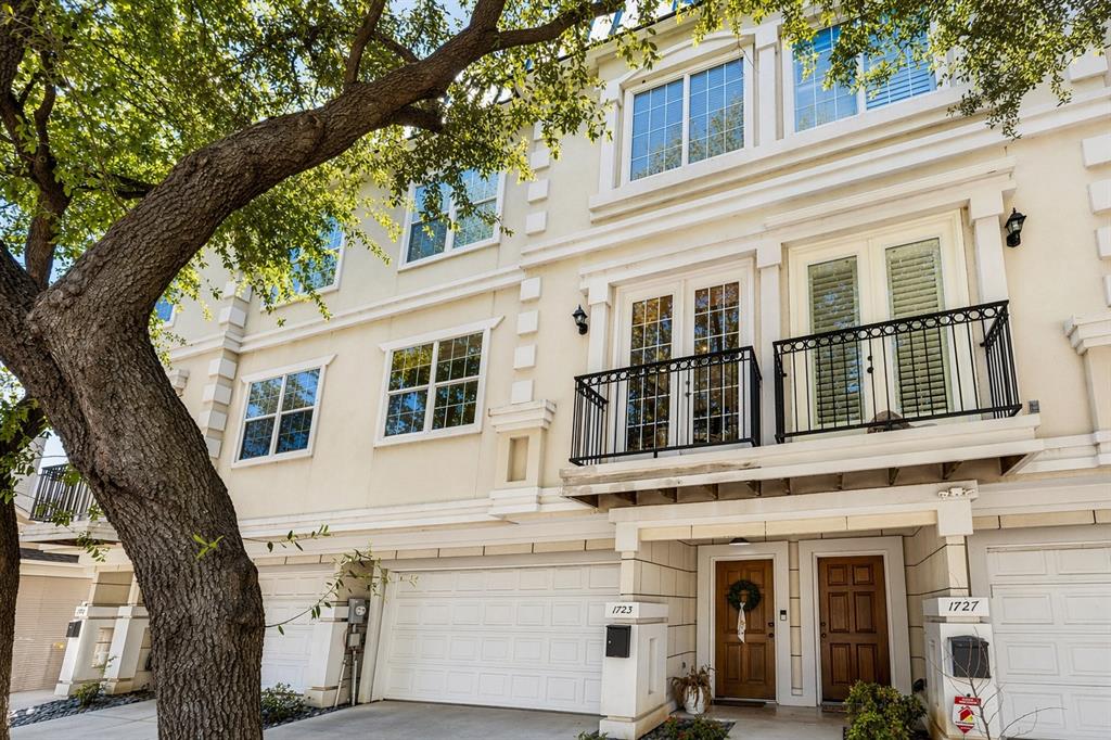 VERSAILLES II - Residential