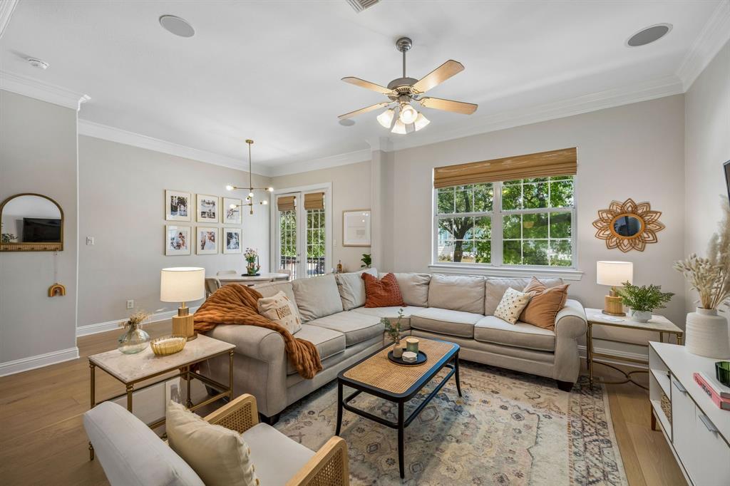 VERSAILLES II - Residential