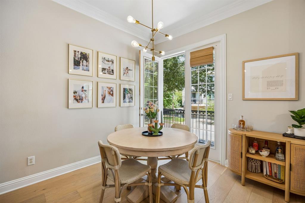 VERSAILLES II - Residential