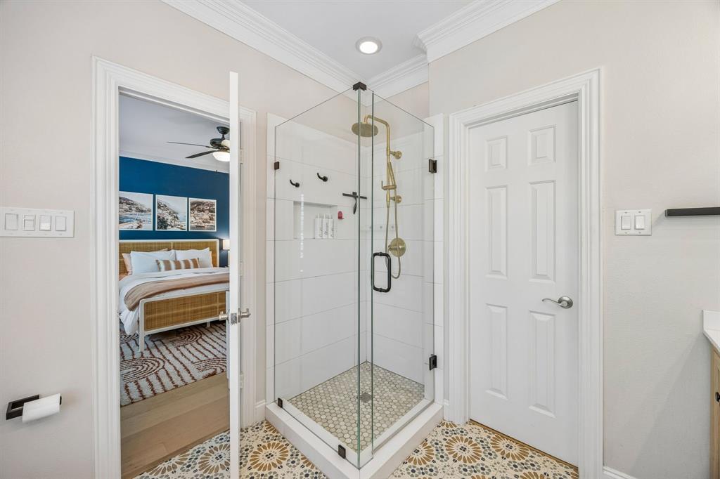 VERSAILLES II - Residential