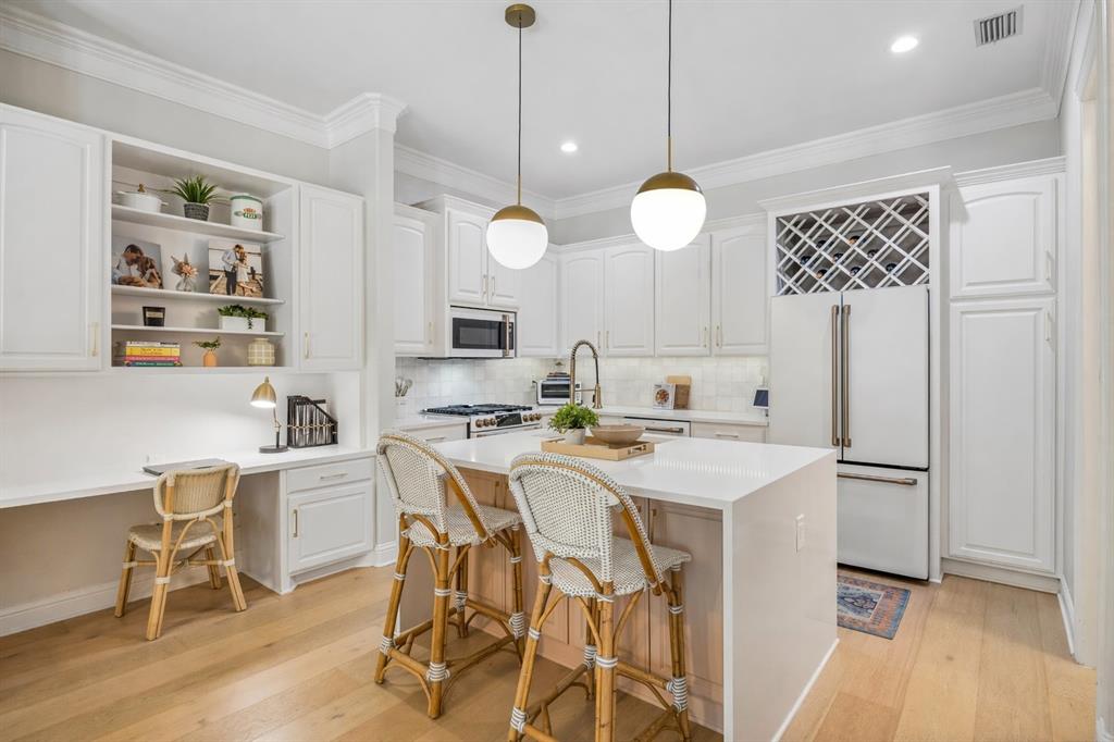 VERSAILLES II - Residential