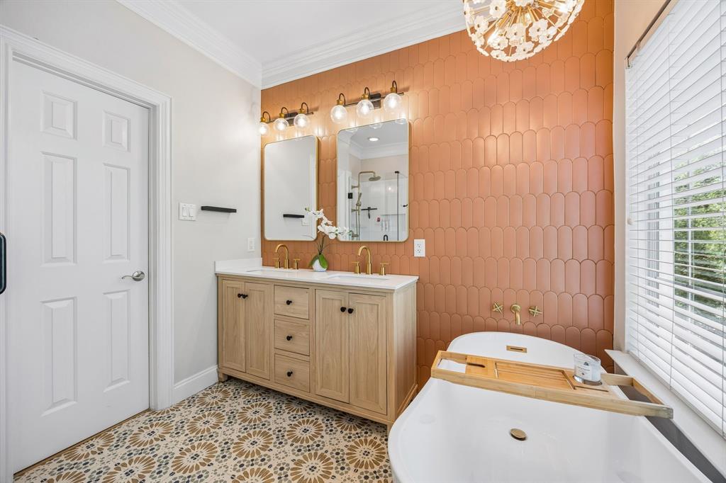 VERSAILLES II - Residential