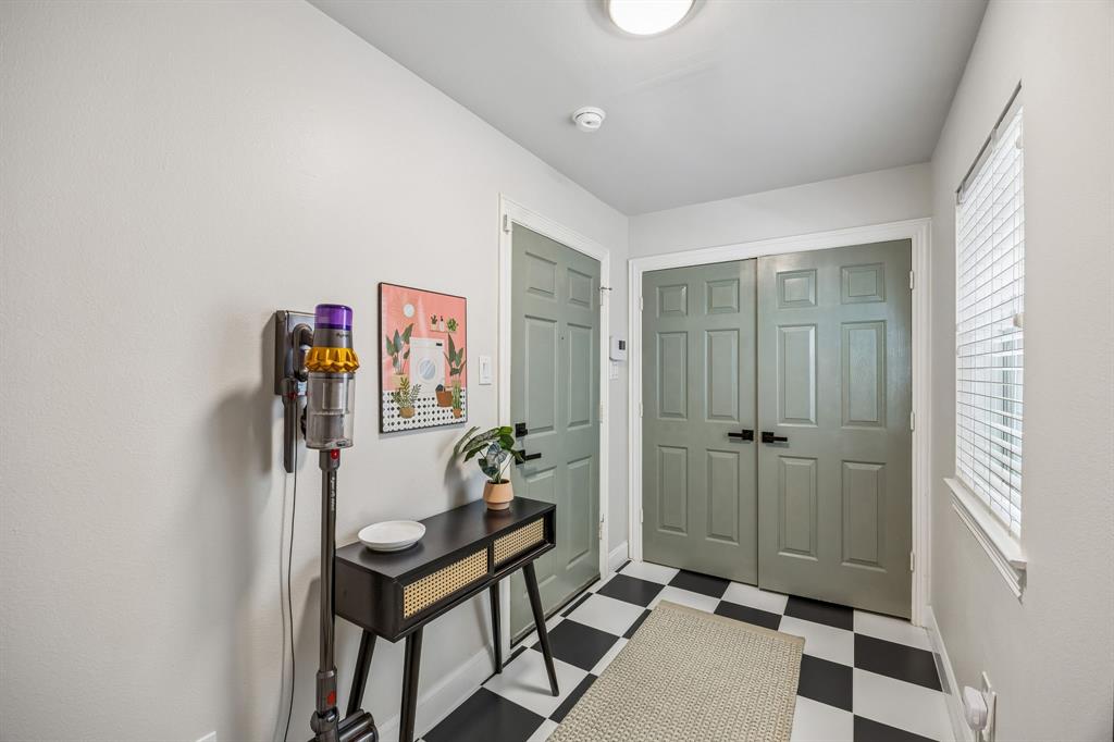 VERSAILLES II - Residential