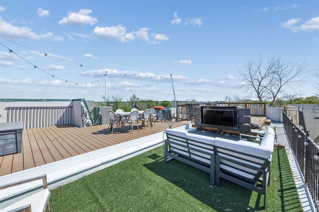 VERSAILLES II - Residential