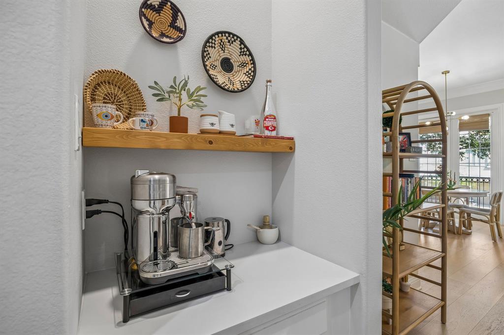 VERSAILLES II - Residential