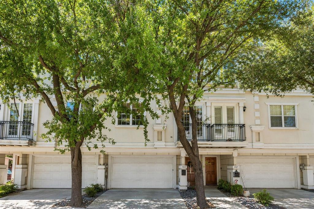 VERSAILLES II - Residential