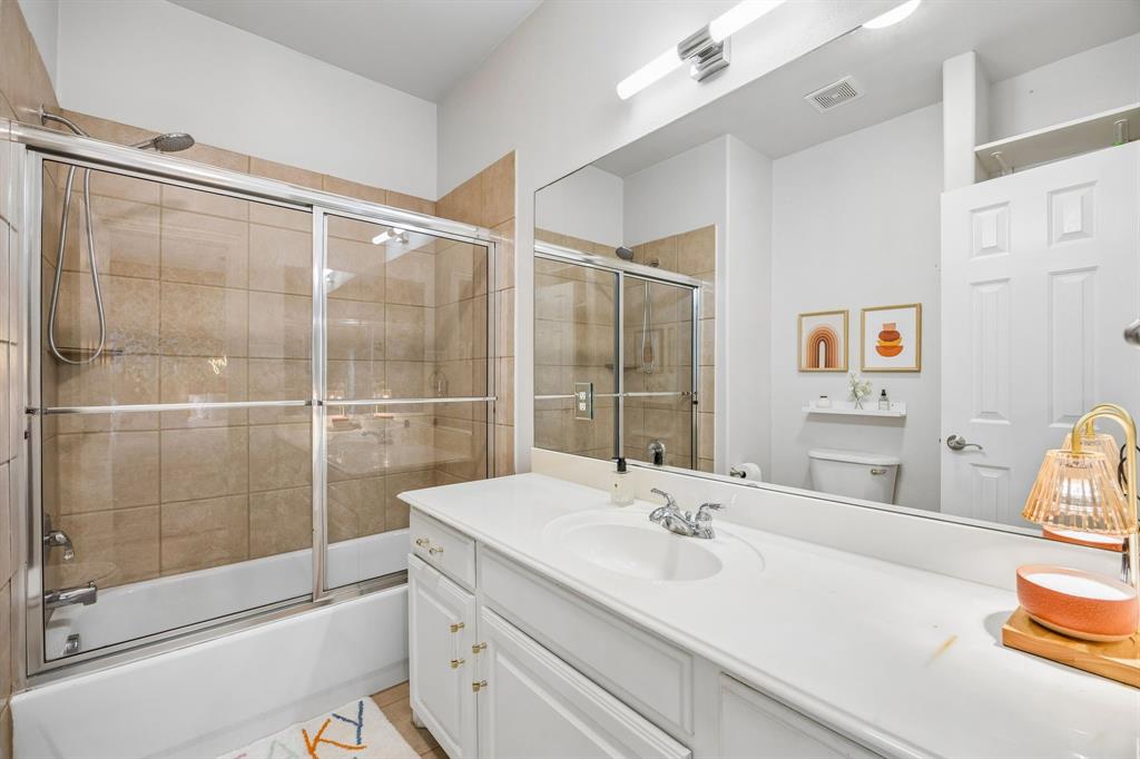 VERSAILLES II - Residential