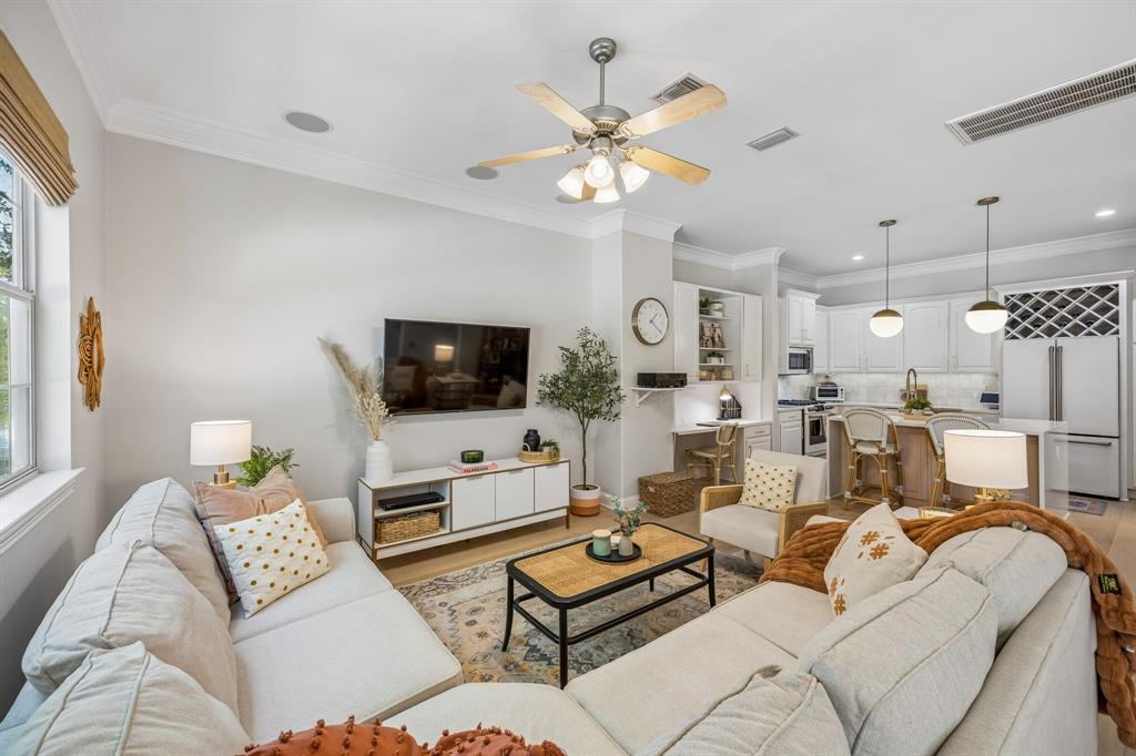 VERSAILLES II - Residential