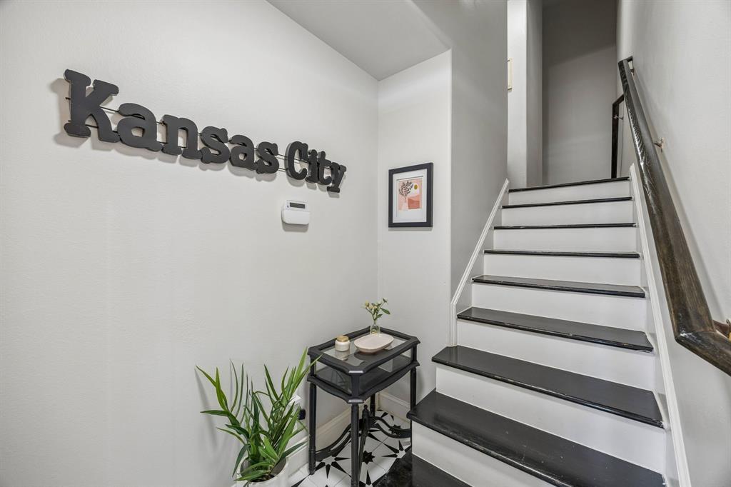 VERSAILLES II - Residential