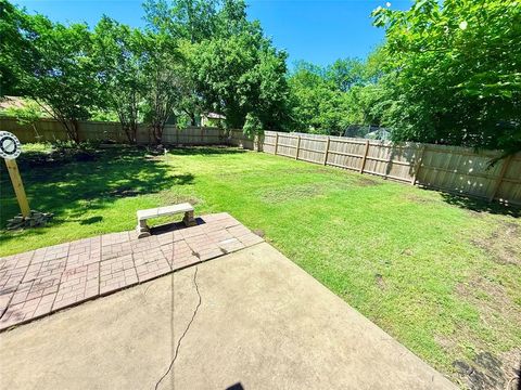 105 Mcmahon Street Bonham TX 75418