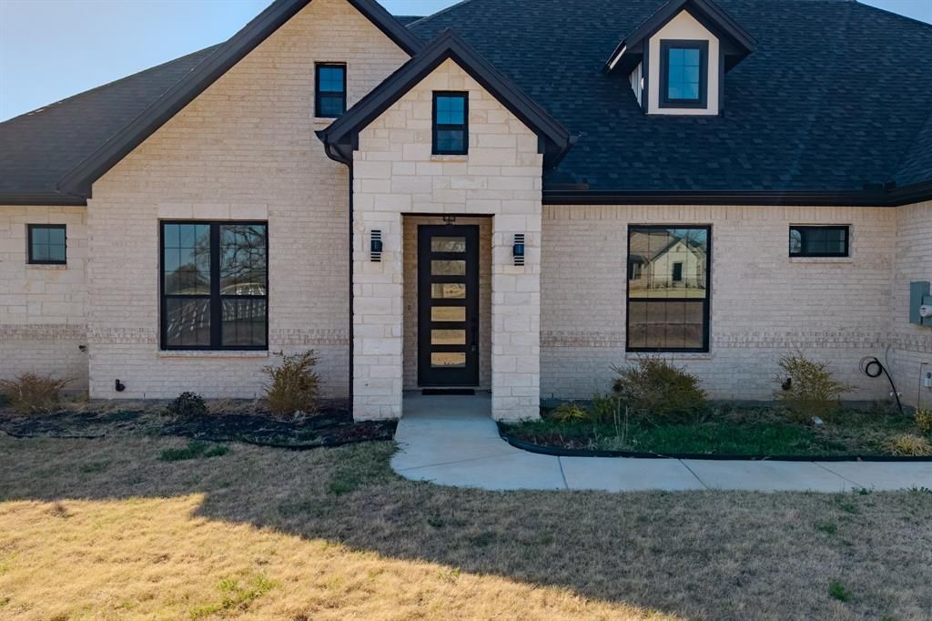 Photo of 1001 Henry Way, Springtown, TX 76082 (MLS # 21193484)