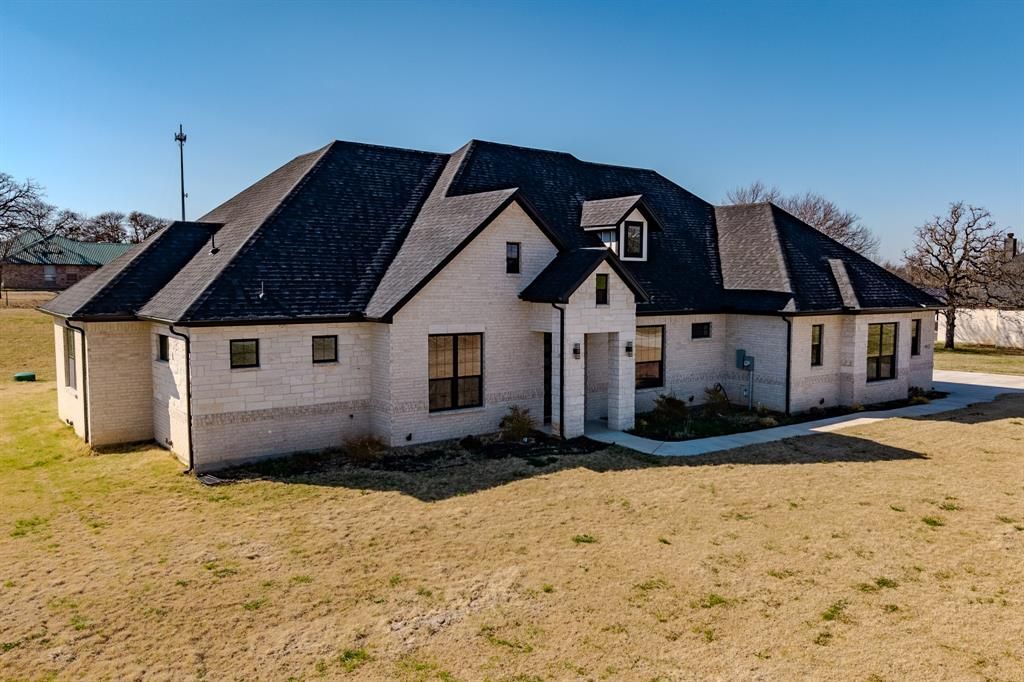 Photo of 1001 Henry Way, Springtown, TX 76082 (MLS # 21193484)