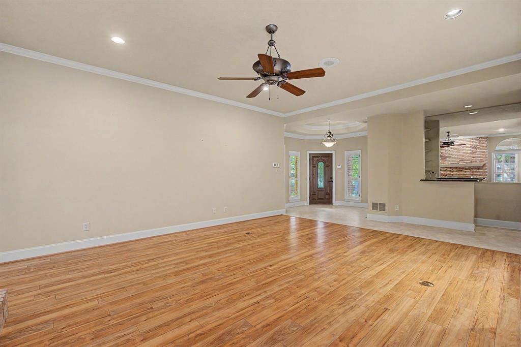 1807 Lakeshore Court