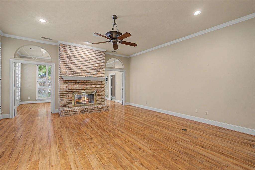 1807 Lakeshore Court