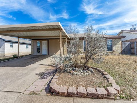 Photo of 6924 Richardson Drive, Watauga, TX 76148 (MLS # 21172122)