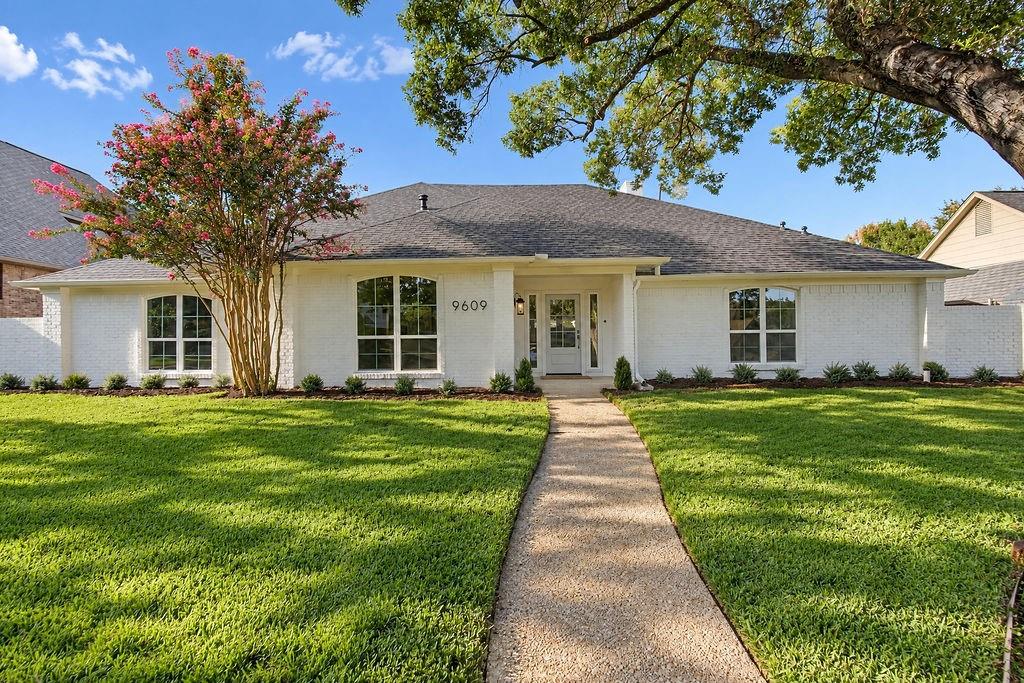Photo of 9609 Viewside Drive, Dallas, TX 75231 (MLS # 21362313)
