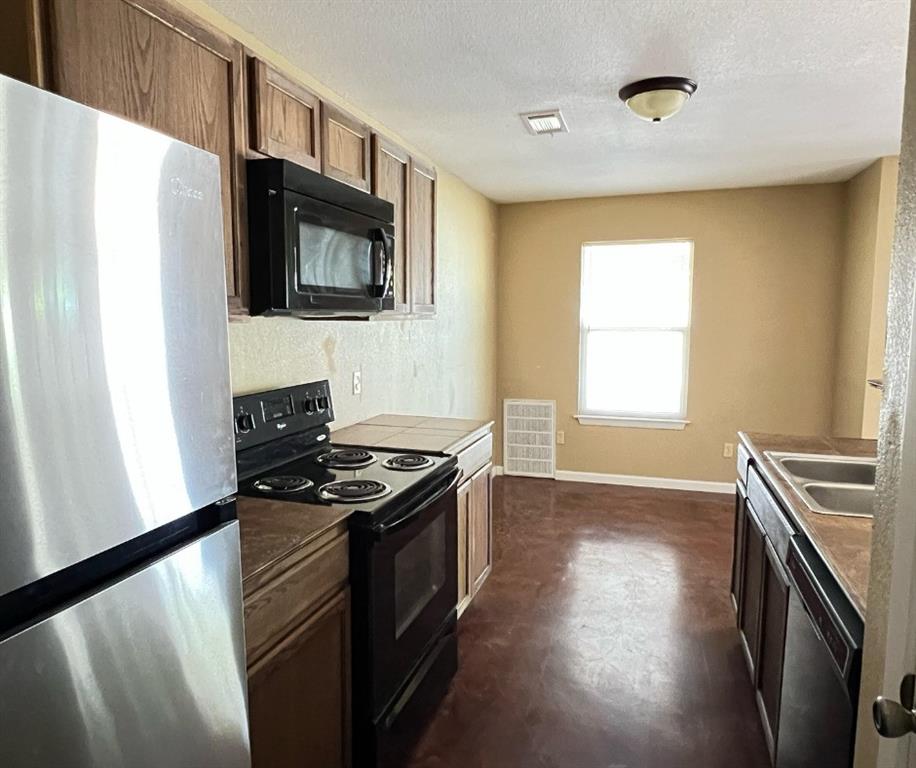 1612-1614 Albert Broadfoot Street