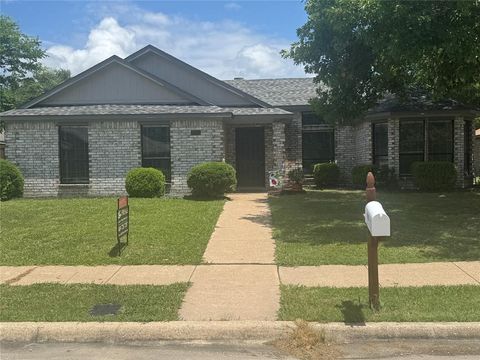 Photo of 7805 Swiss Way, Rowlett, TX 75089 (MLS # 21077936)