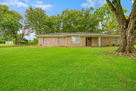 Photo of 5880 Pine Mill Road, Reno, TX 75462 (MLS # 21330591)