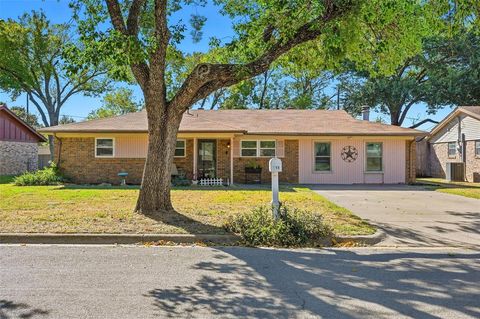 116 Oakhurst Drive Hurst TX 76053