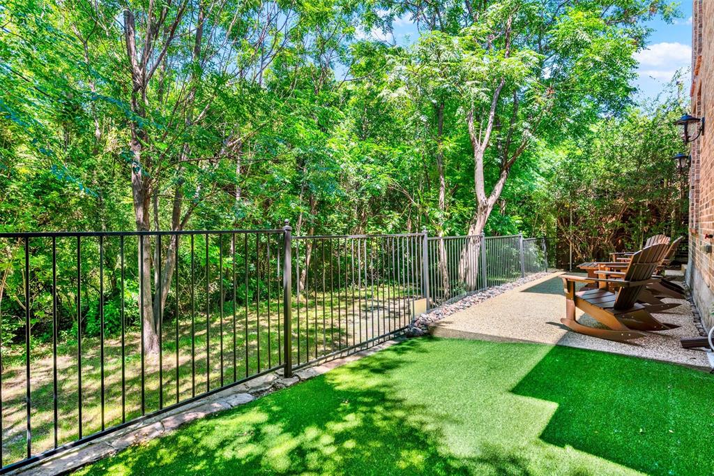 4017 Edgewater Court