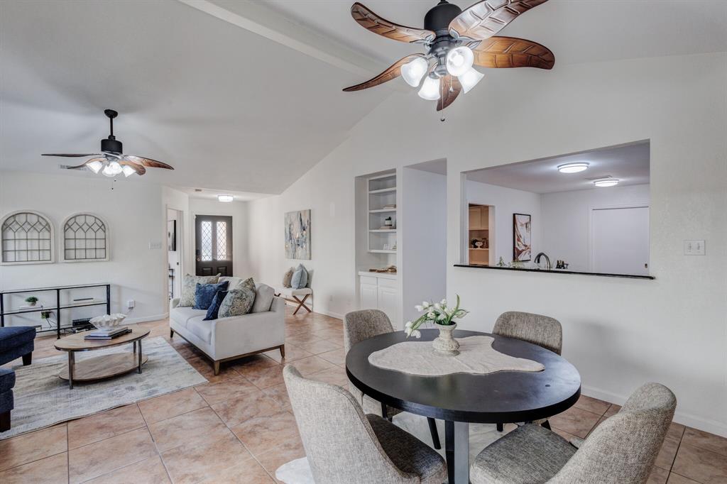 1417 Autumn Chase Square